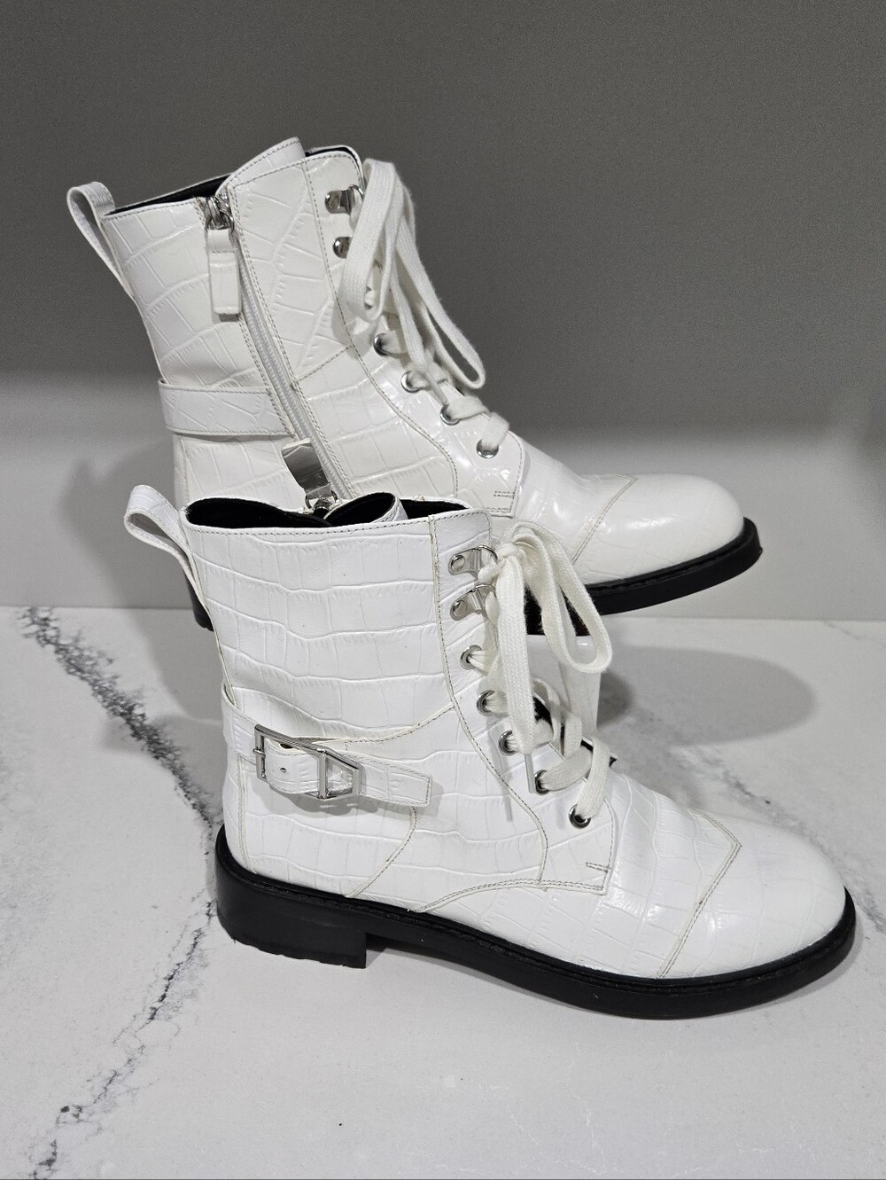 Aerosoles Amie White Croc Embossed Combat Boots Sz 7.5 Bikercore Edgy Minimalist